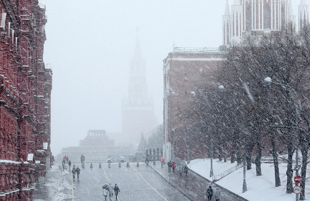 Погода в Москве: Москву накрыл снежный буран 