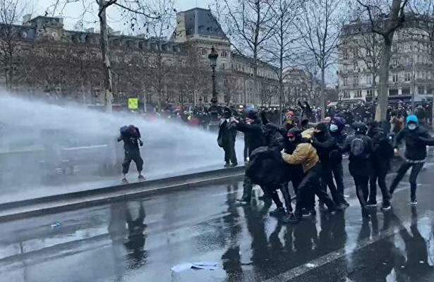 Несколько тысяч человек вышли на акцию протеста в Вене 