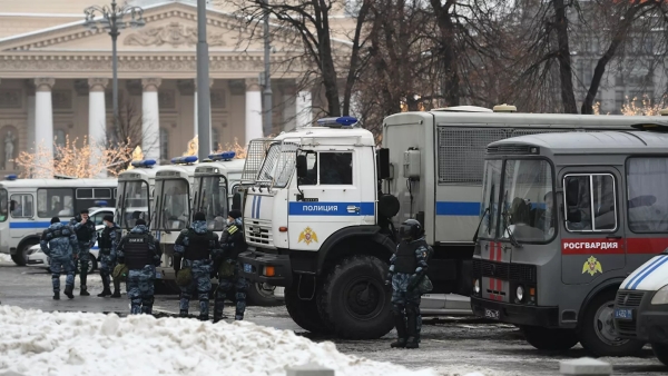 Россия выслала трех европейских дипломатов за участие в акциях, пишут СМИ 